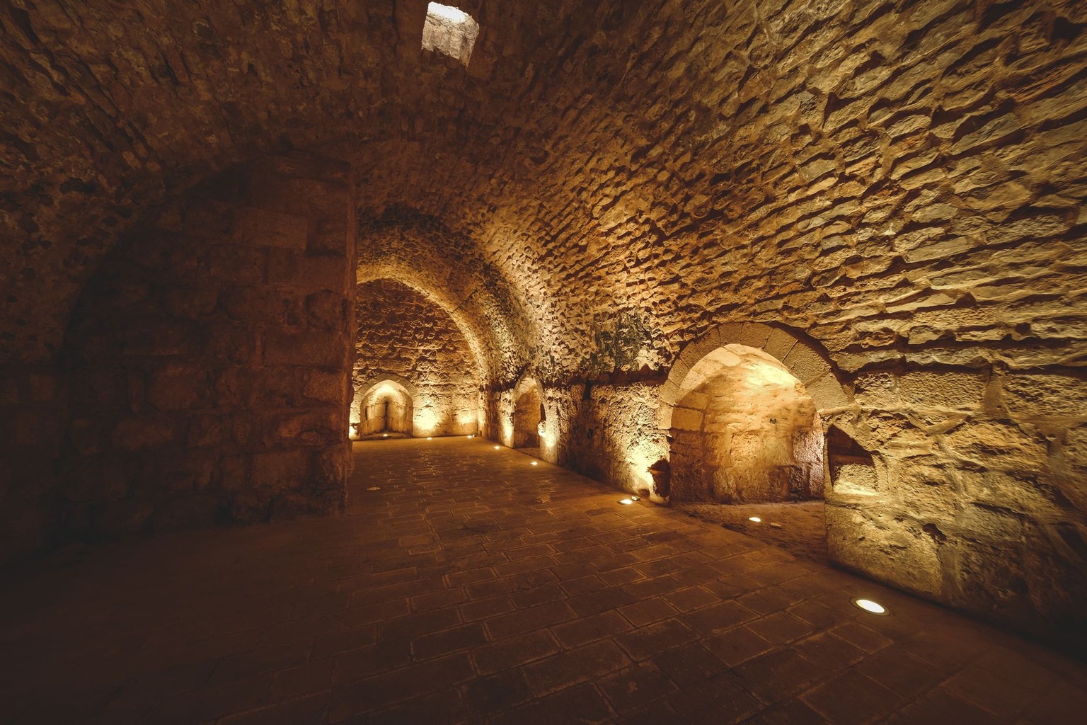 Architecture cathare : décrypter les châteaux des Pyrénées — Vie quotidienne et organisation interne