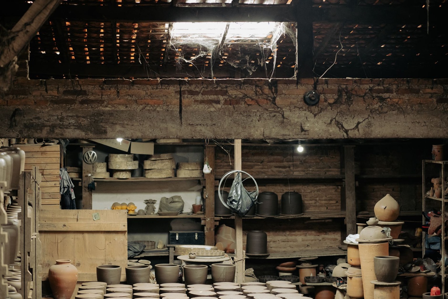 Occitanie et artisanat médiéval : poterie, tissage et métiers d’art disparus